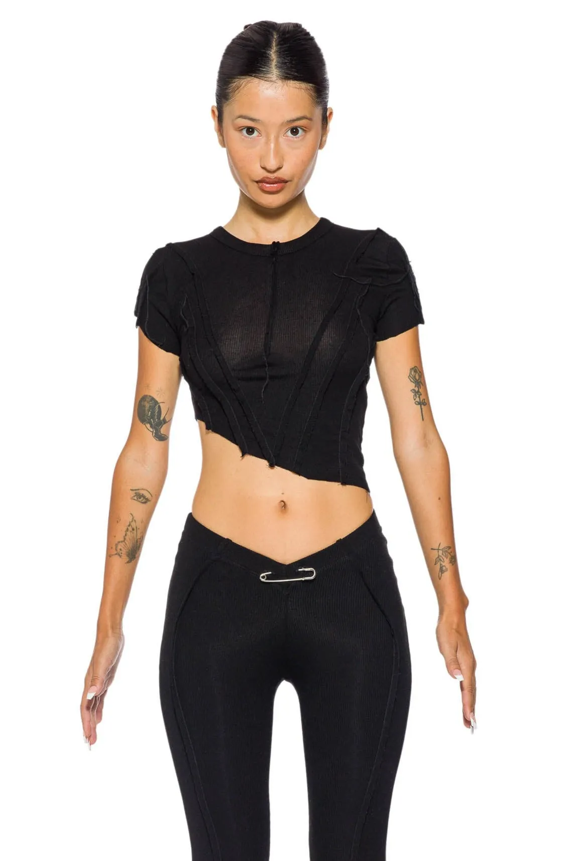 ASYMMETRIC TEE IN BLACK RIB