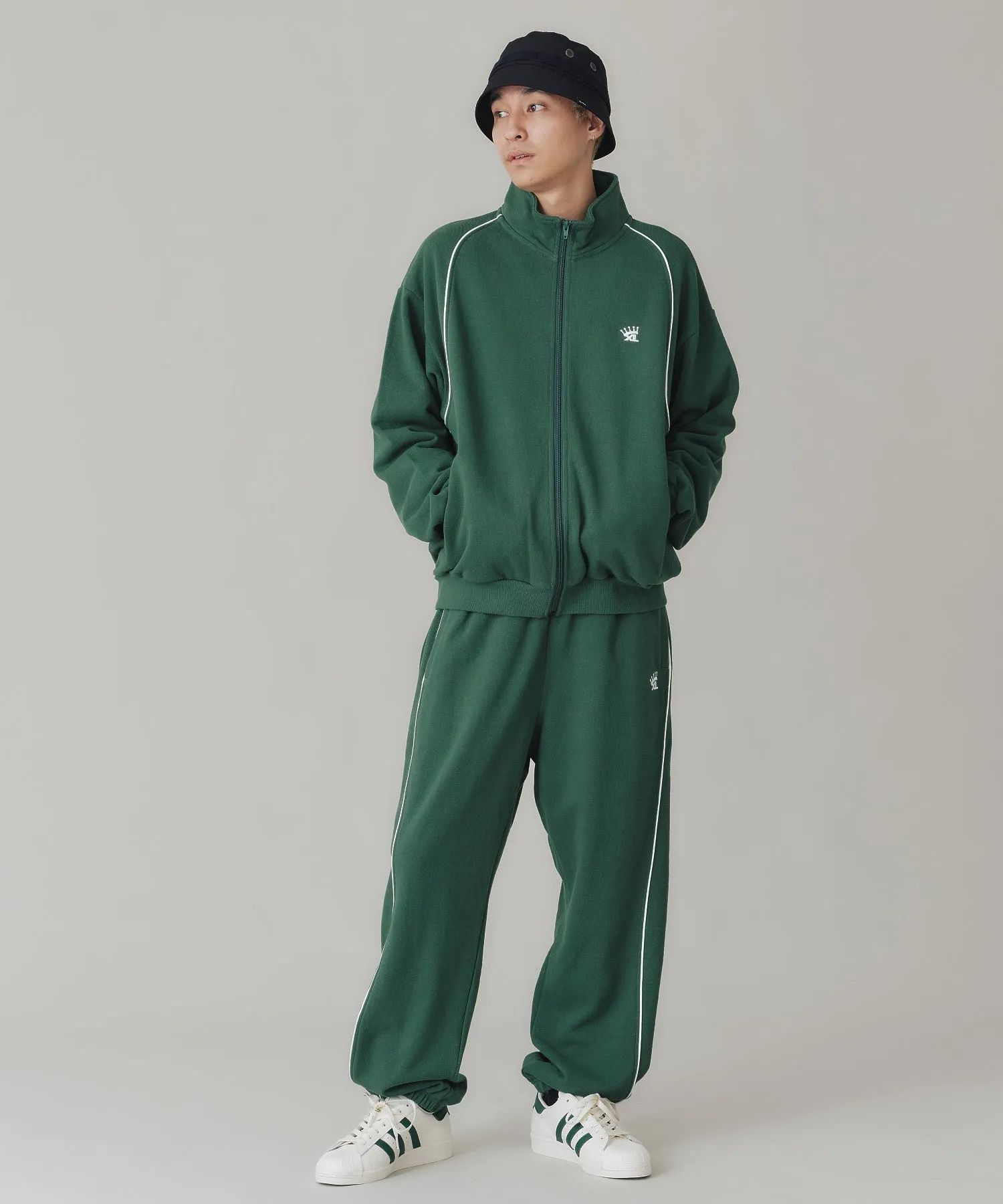 EMBROIDERED LOGO PIPING SWEATPANTS