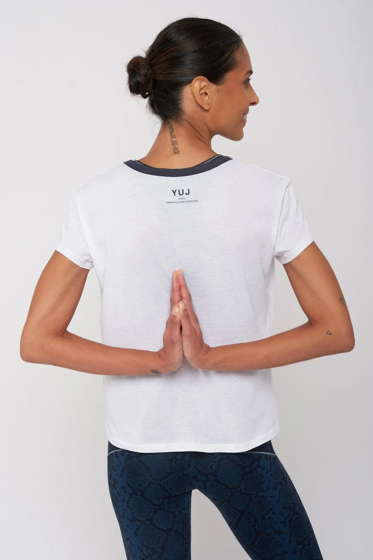 YUJ T-shirt Yogi